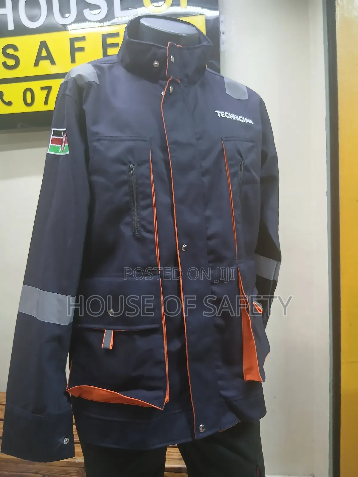 Engineering Jacket With Secure Fitting