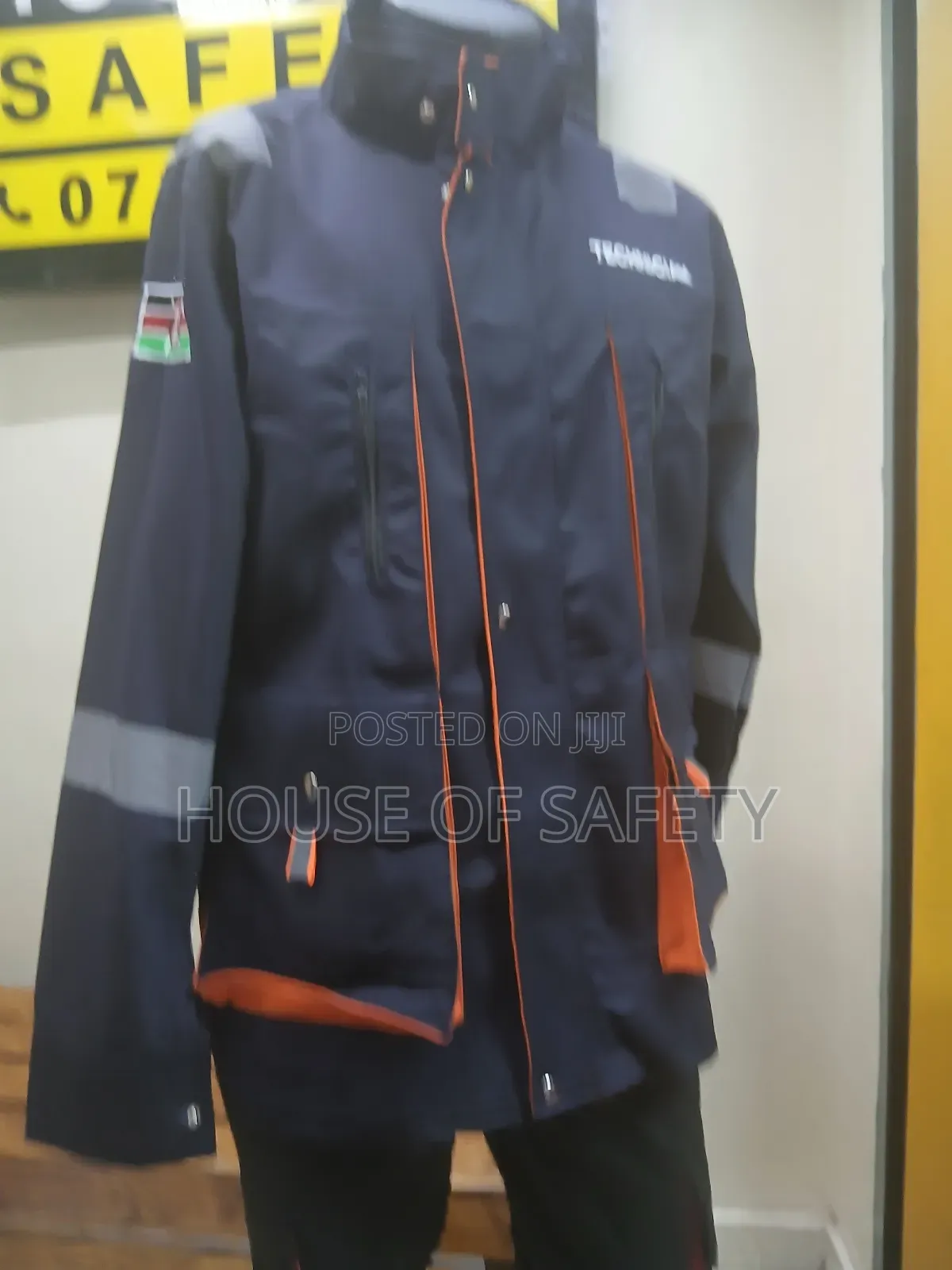 Engineering Jacket With Secure Fitting