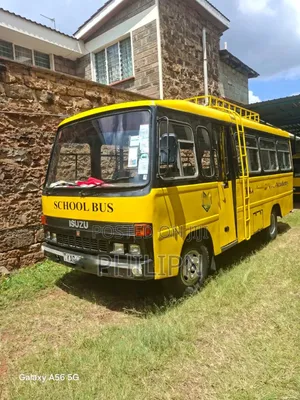 Isuzu Executive Bus 2004 Yellow