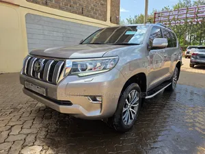 Toyota Land Cruiser Prado 2.8 2023 Silver