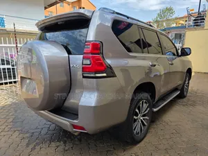 Toyota Land Cruiser Prado 2.8 2023 Silver