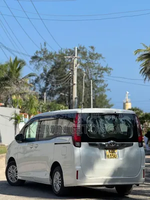 Toyota Noah 2016 White