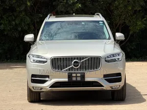 Volvo XC90 T5 Momentum AWD (2.0L 4cyl 8A) 2017 Gold