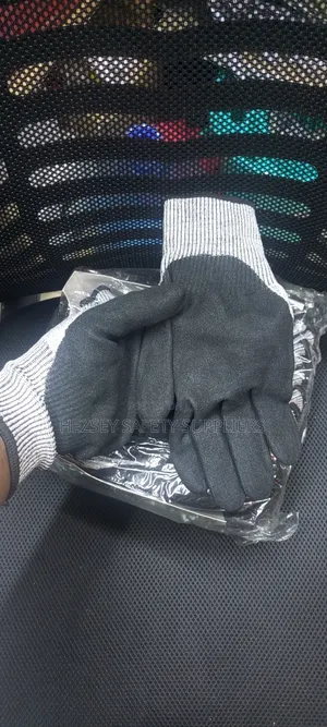 High Quality Cut Resistant Glove (Cut 5)