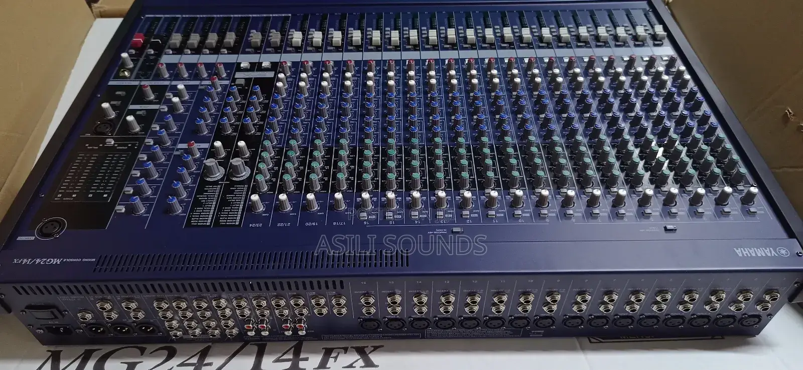 Mixer Plain Yamaha Mg24