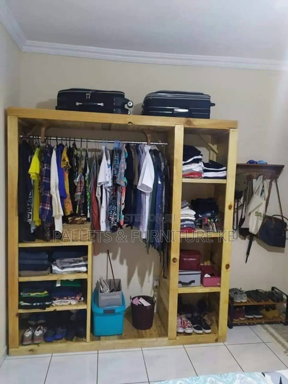Hardoak Pallet Wardrobe