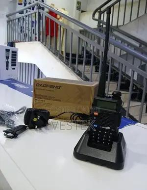 Baofeng Uv5r 5watts Communicator Portable Radio Handheld Walkie Talkie