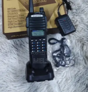Baofeng Uv 82 Walkie-Talkie 8w 8-10km - Compact and Lightweight