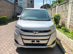 Toyota Noah 2.0 AWD (8 Seater) 2018 Silver