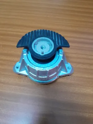 Mercedes W204 Front Engine Mounting