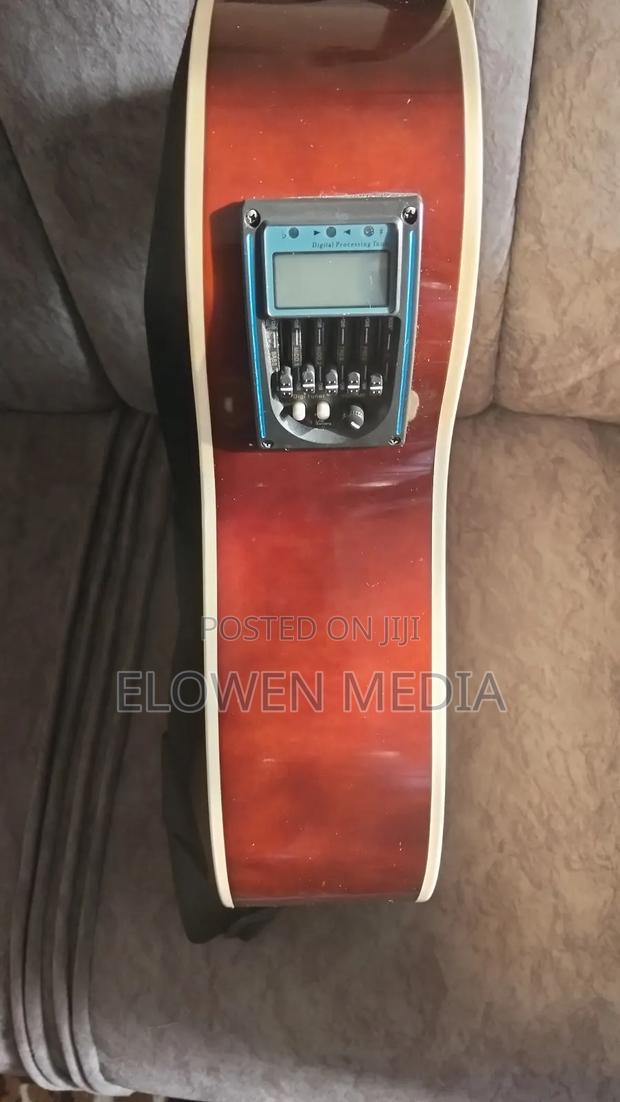 Acoustic Guitar - thumbnail 2