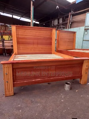 Mahogany Vanish 5*6 Beds Queen Sized