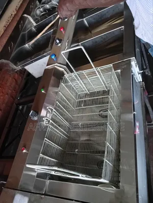 Brand New Electric Deep Fryer Machine. High Production Rate