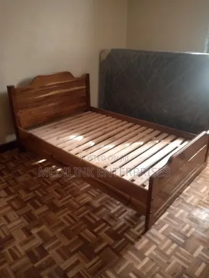 Emblem Walnut Beds 5*6 Wooden Mahogany