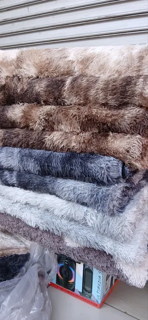 Luxurious Fluffy Patched Carpet - 5x8ft