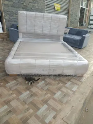 Modern Upholstered Bed Size E