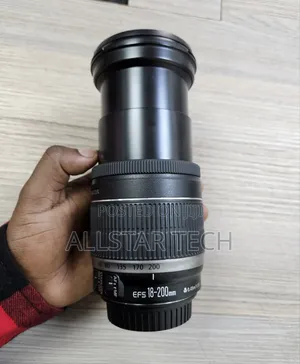 Canon Ef-S 18-200mm F/3.5-5.6 Is