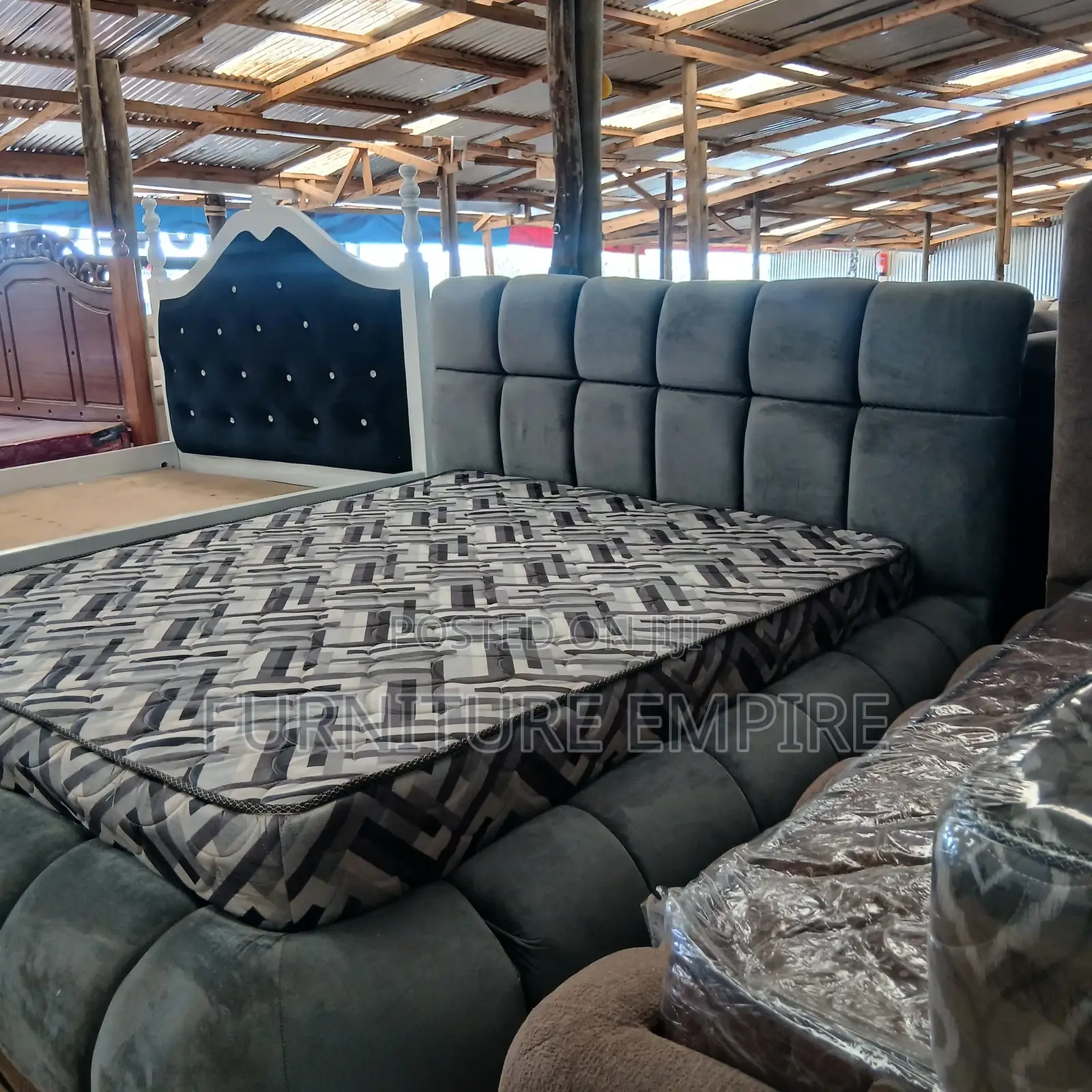 Loyal 5 by 6 Modern Bubble Bed