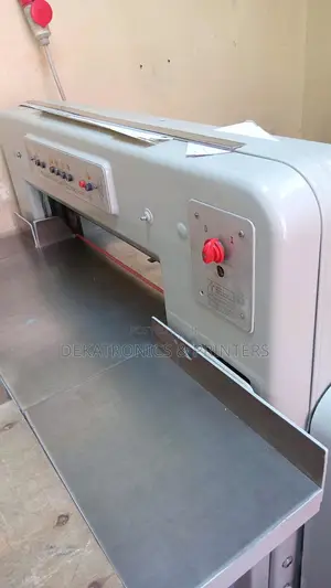 Polar 72 Guillotine Paper Cutting Machine