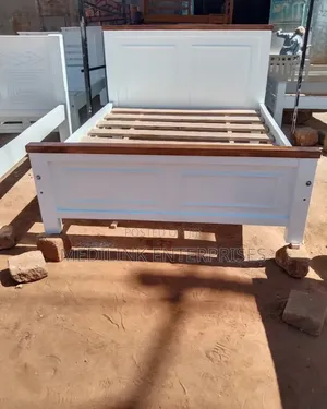 3.5ft *6 Mahogany Wood Whitish Bed