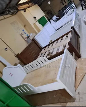 3*6 Wooden Mahogany White Beds
