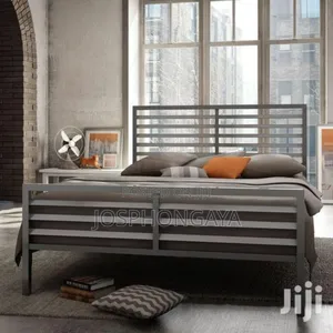 Simple Mettalic Bed for Sell 4 by 6 Sized