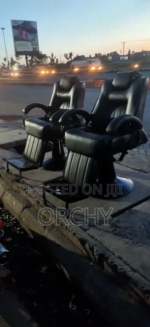 Open Arm Kinyozi Chair