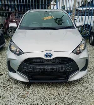 Toyota Yaris 1.5 Sedan LE 2020 Silver