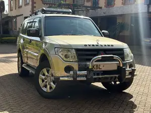 Mitsubishi Pajero 2010 Gold