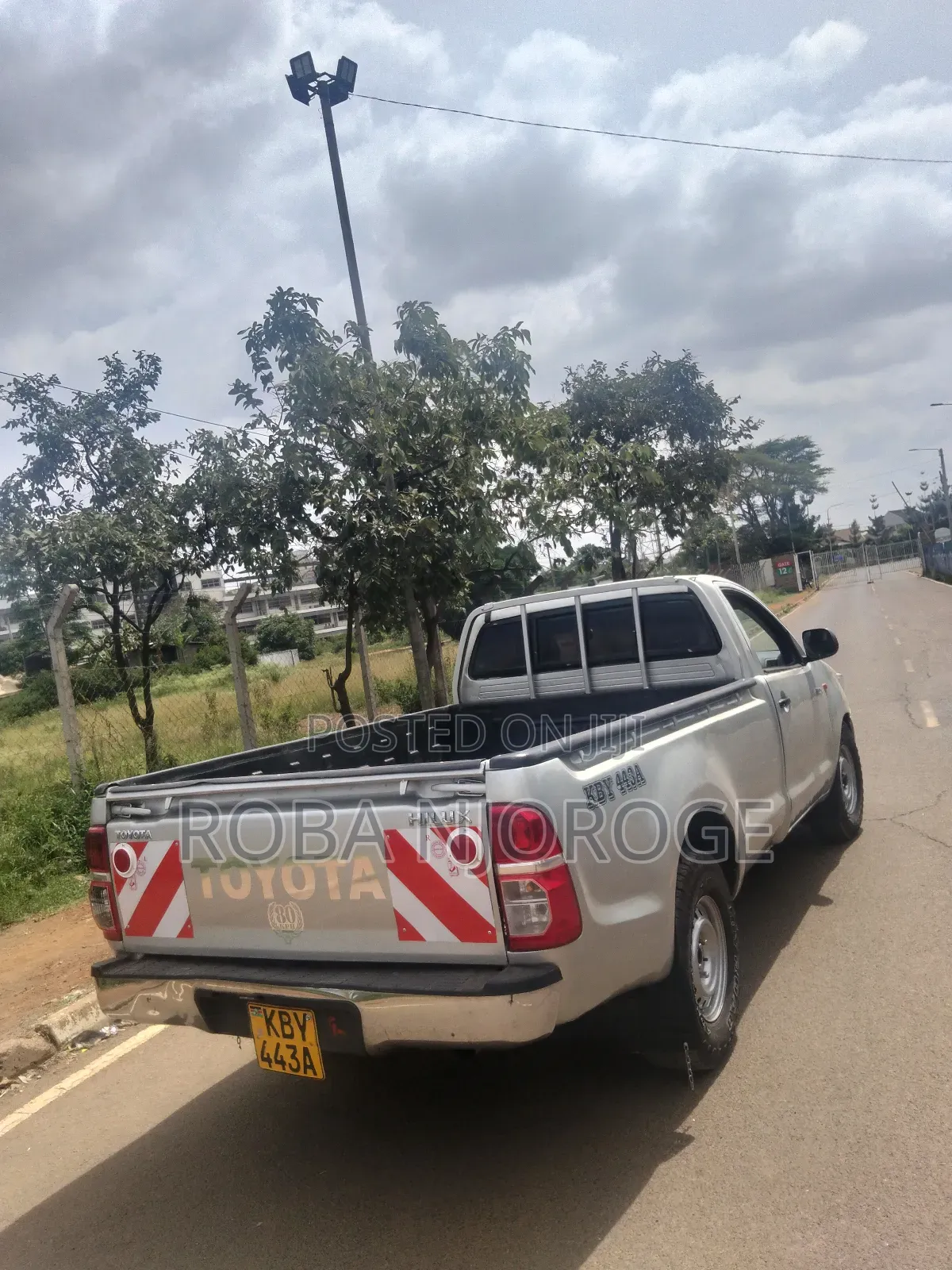 Toyota Hilux SR5 2013 Silver