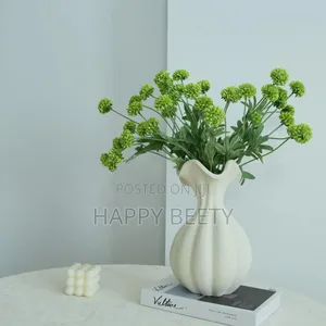 *French High-End Retro Art Decoration White Petal Shaped Ceramic Vase*