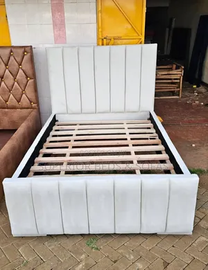 Creamed White New Elegant Model Chester Bed 5x6