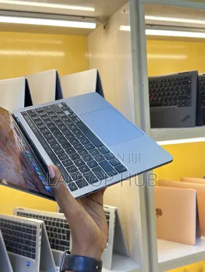 Laptop Apple MacBook Pro 2020 32GB Intel Core i7 SSD 512GB