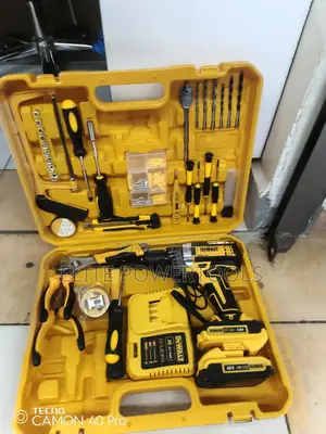 2 Batteries Cordreset Dewalt Drill/ Cordresset