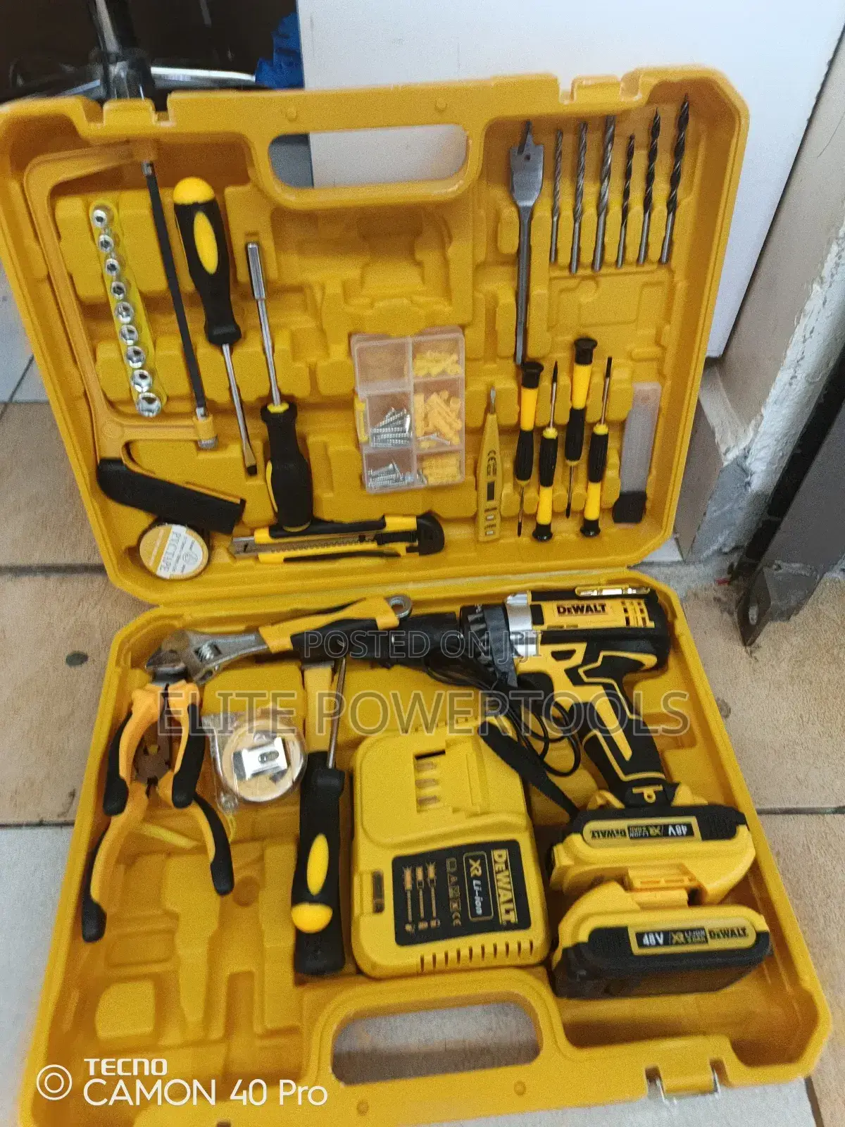 2 Batteries Cordreset Dewalt Drill/ Cordresset