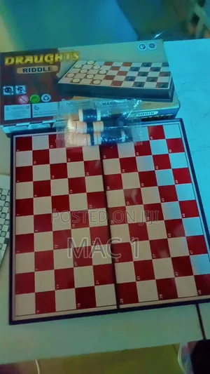 Quality Draughts Riddle Board Game