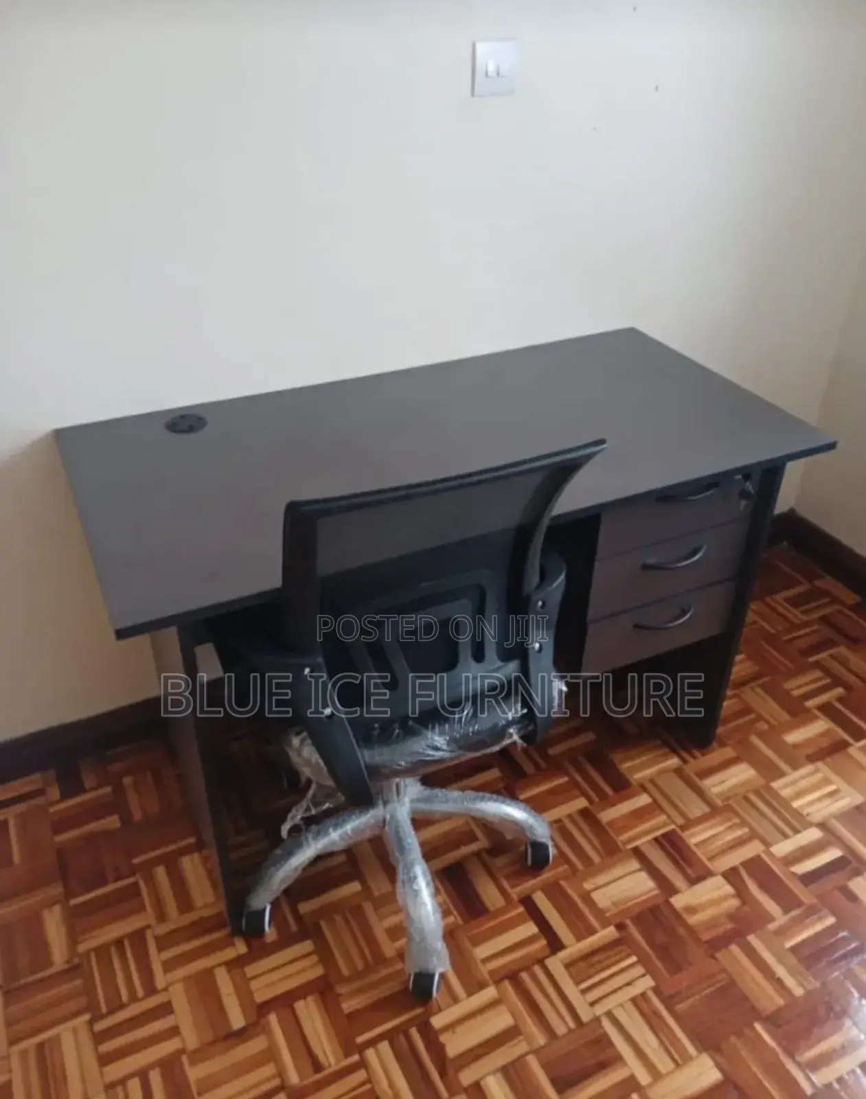 Office Desk and Mesh