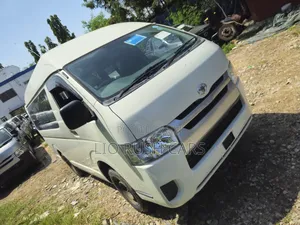 Toyota HiAce 2019 White