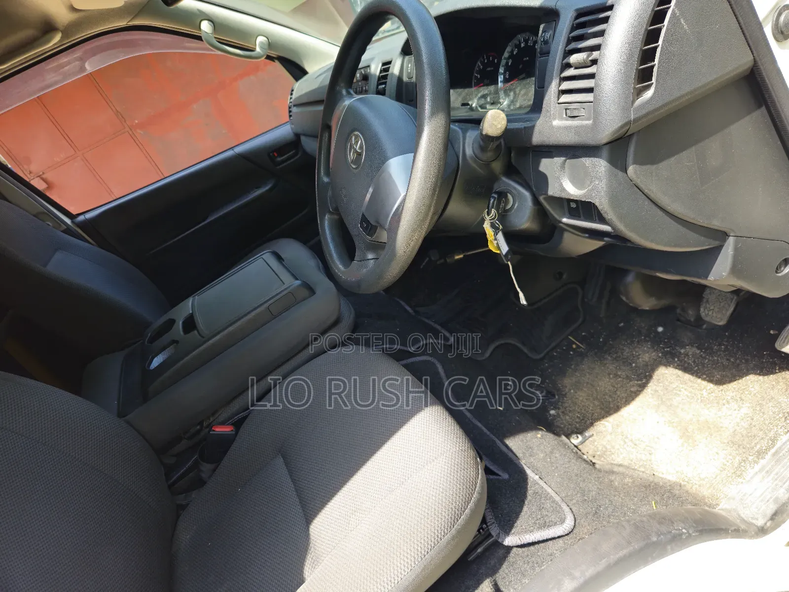 Toyota HiAce 2019 White