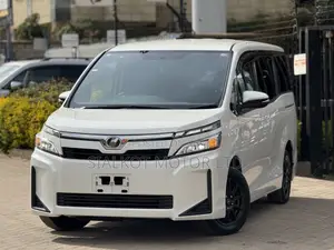 Toyota Voxy 2018 White
