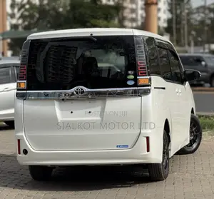 Toyota Voxy 2018 White