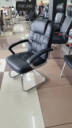 Stylish Cantilever Chair – Modern Design