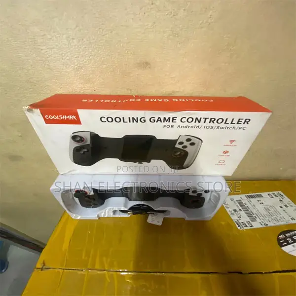 Ergonomic Wireless Game Controller