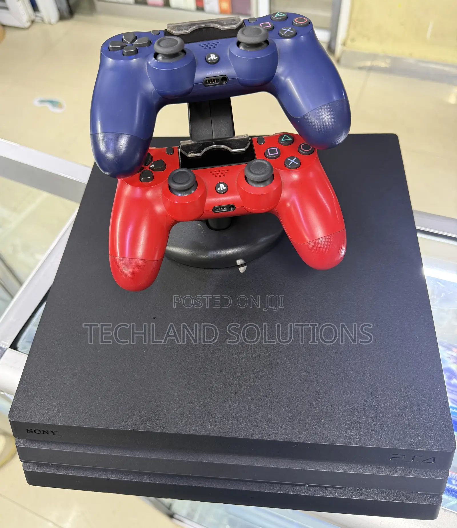 Best Condition Ps4 Pro +2 Pads +Charging Dock