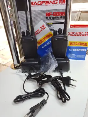 Baofeng Bf-888s Uhf Walkie-talkie With Rechargeable Battery