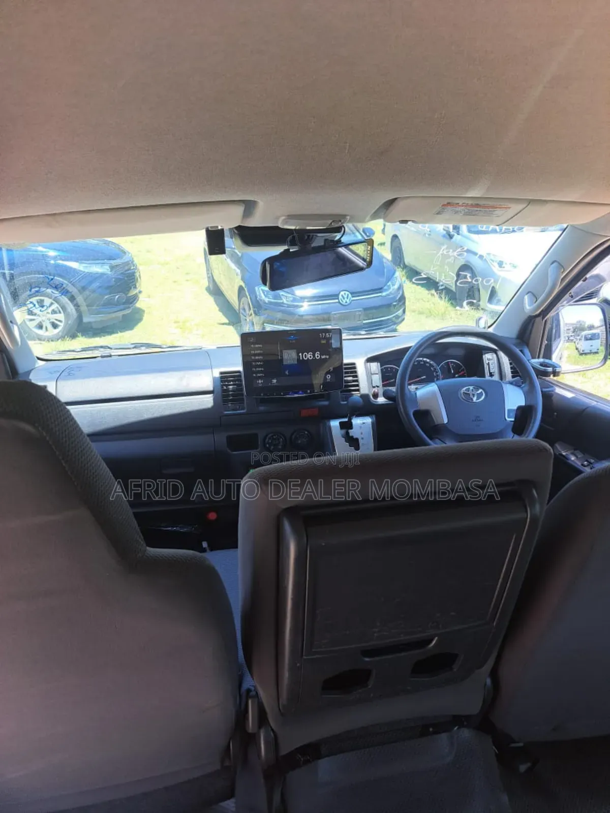 Toyota HiAce 2019 White