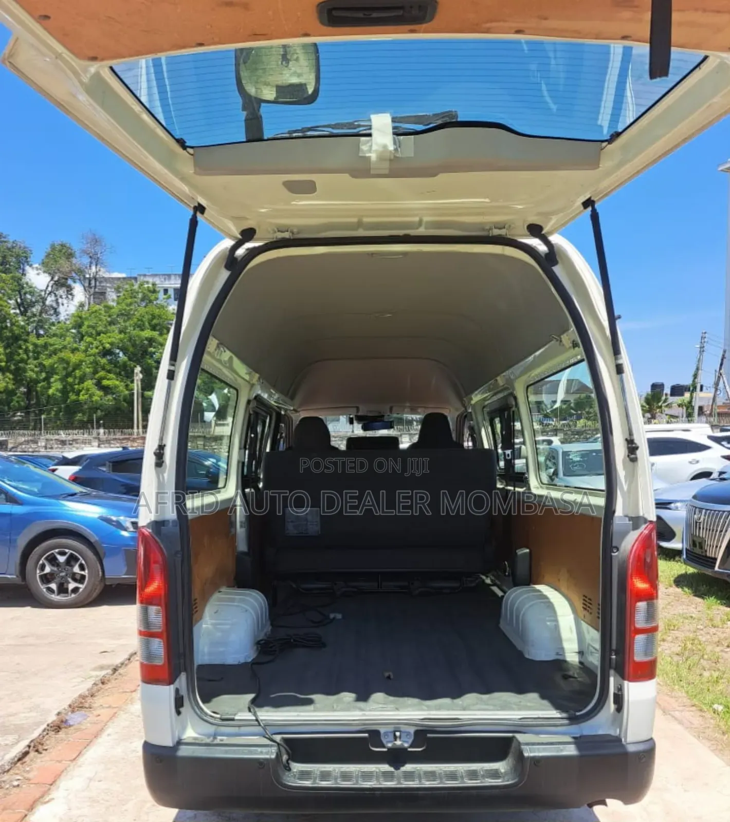 Toyota HiAce 2019 White
