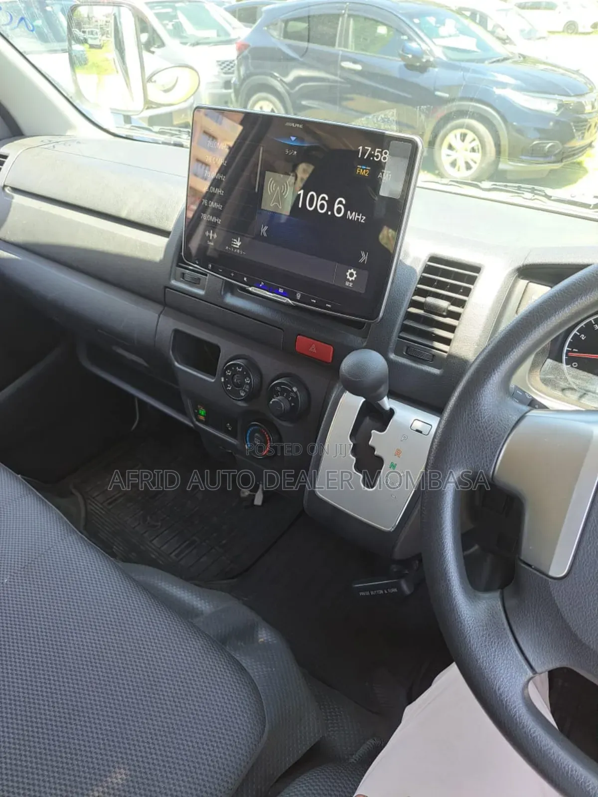 Toyota HiAce 2019 White