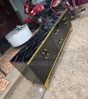 5.5fts With Marble Top and Gold Strip Decorative