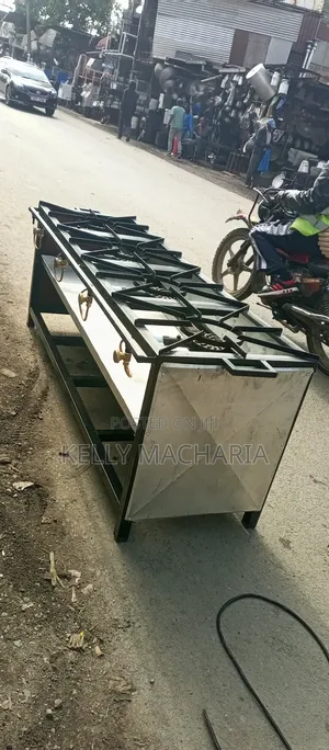 Commercial Sizes Closed Four Burner